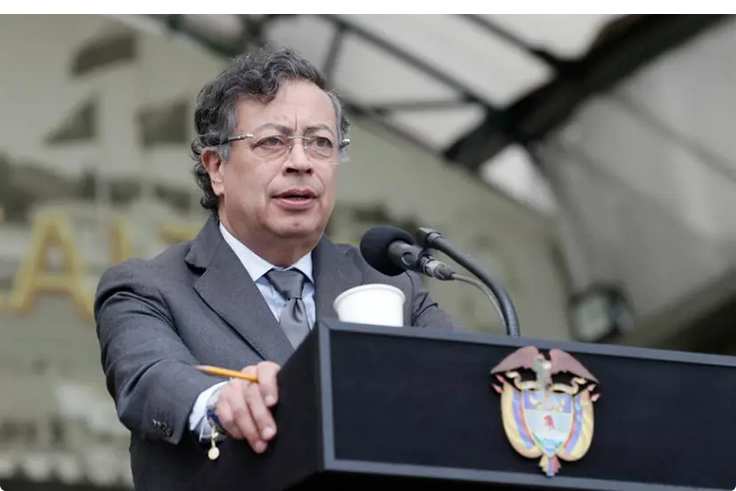 Petro ordena a FFAA de Colombia respaldar a Venezuela