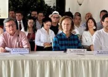 Gobierno Petro firmó millonarios contratos con negociadores de paz pese a que algunos diálogos están suspendidos