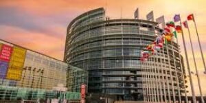 Parlamento Europeo culpa a la Presidencia de Colombia de profundizar la polarización con un discurso agresivo