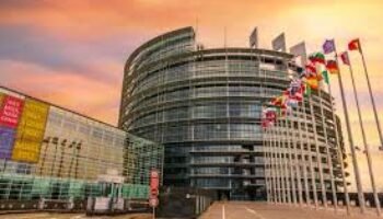 Parlamento Europeo culpa a la Presidencia de Colombia de profundizar la polarización con un discurso agresivo