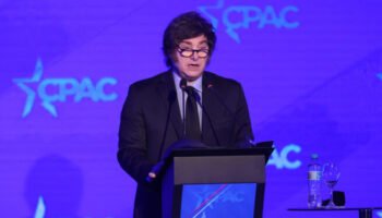 «No hay cambios a medias. Hacemos las reformas necesarias o nos quedamos a medio camino»