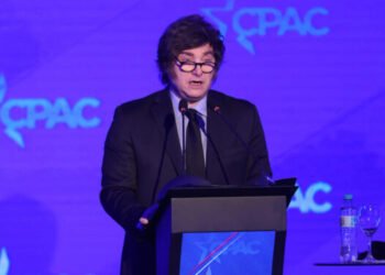«No hay cambios a medias. Hacemos las reformas necesarias o nos quedamos a medio camino»