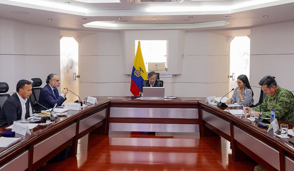 Gobierno Petro entra en su recta final: ¿cómo dejará a Colombia y qué heredará su sucesor? Presidente Gustavo Petro y Fuerzas Armadas