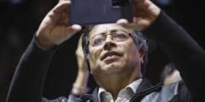 Petro no gobierna: trina