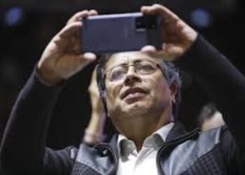 Petro no gobierna: trina