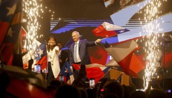 Kast plantea una terapia de choque para Chile: capitalismo, menos impuestos y recortes