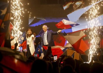 Kast plantea una terapia de choque para Chile: capitalismo, menos impuestos y recortes