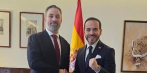 Abascal se reúne con De la Espriella, candidato a presidir Colombia, que firma la Carta de Madrid junto a Meloni, Milei o Corina Machado
