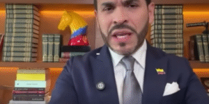 Abelardo De La Espriella reacciona a la ENCUESTA en la que derrota a Iván Cepeda | El Debate