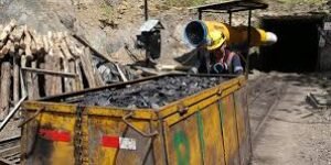 Industria del carbón se declara en crisis: exportaciones cayeron 21%, ingresos 32% y están en riesgo 150.000 empleos