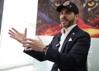 Abelardo de la Espriella se despachó contra el Gobierno por decisión de la Fiscalía de levantar órdenes de captura a jefes de bandas en Medellín: “Serán los jefes de campaña del cobarde”