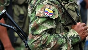 Revelan imágenes de una cumbre secreta de cabecillas de disidencias de ‘Calarcá’ en el Catatumbo: de qué hablaron