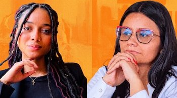 Primer plano de dos mujeres en un fotomontaje de risografía con fondo naranja. La mujer de la izquierda mira al frente; la de la derecha usa gafas.
