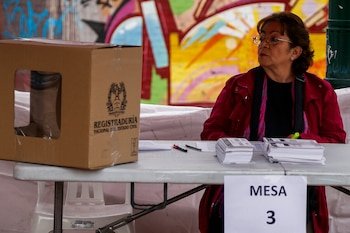 La implementación del tarjetón único desde la Carta Política de 1991 consolidó el control y la igualdad electoral en Colombia - crédito Mauricio Alvarado/Colprensa