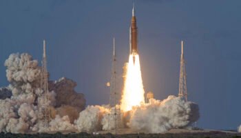 Misión Artemis II alcanza la órbita de la Tierra y emprende su viaje a la Luna