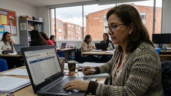 La Secretaría de Educación de Bogotá publicó los resultados de la evaluación que define ascensos y reubicaciones salariales en el Escalafón Docente Oficial. Los docentes tienen hasta el 24 de marzo para presentar reclamaciones- crédito VisualesIA