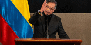 Petro da inicio a un proceso de recolección de firmas para convocar una Asamblea Constituyente en Colombia