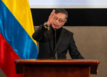 Petro da inicio a un proceso de recolección de firmas para convocar una Asamblea Constituyente en Colombia