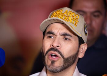 Las últimas encuestas para las elecciones de Colombia dan entre siete y ocho puntos de ventaja al patriota Abelardo De la Espriella