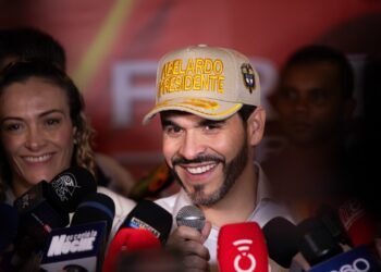 Trump, Milei, Kast, Abascal y los Bolsonaro apoyan a De la Espriella frente a Petro: «Es una oportunidad histórica»