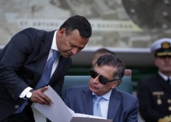 Contrario a Petro, ministro de Defensa, Pedro Sánchez, dijo que el presidente de la República a partir del 7 de agosto es De La Espriella