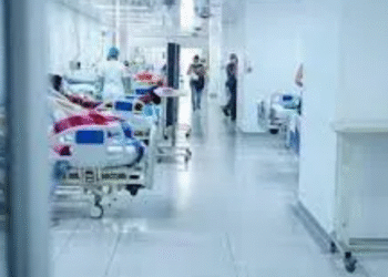 Del “chu chu chu” de Petro al colapso. El costo político y humano de la crisis del sistema de salud