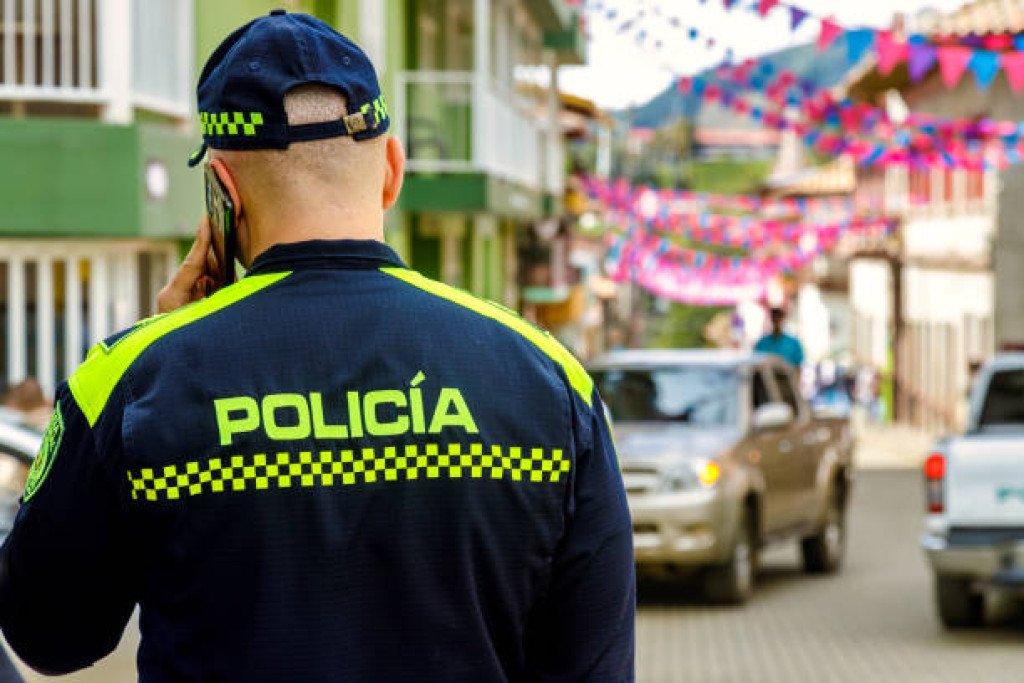 Policía