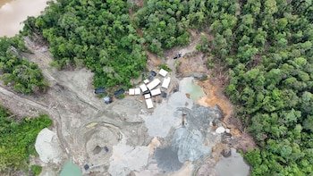 Tres dragas, una clasificadora y cuatro motobombas fueron inhabilitadas en un segundo operativo, causando un perjuicio adicional de 291 millones de pesos - crédito Armada
