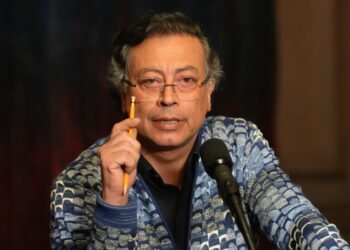 El izquierdista Gustavo Petro, denunciado por peculado y tráfico de influencias ante el Congreso de Colombia