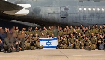 Así fue la llegada de la delegación israelí para apoyar el rescate de personas tras el terremoto: “Israel con Colombia”