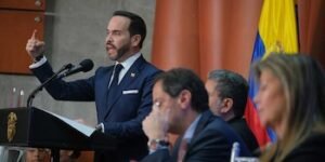 El Libro de la Verdad: Gobierno De la Espriella reveló posible despilfarro de $6,8 billones en el sector salud durante la administración Petro