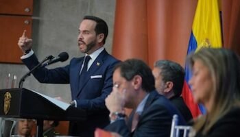 El Libro de la Verdad: Gobierno De la Espriella reveló posible despilfarro de $6,8 billones en el sector salud durante la administración Petro