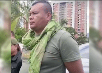 ‘Calarcá’, el cabecilla de las disidencias que es gestor de paz, fue imputado por múltiples delitos