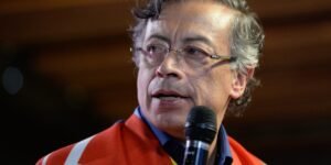Petro será investigado por el caso de un niño que murió tras el manejo negligente del sistema de salud de Colombia