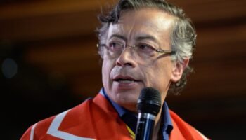 Petro será investigado por el caso de un niño que murió tras el manejo negligente del sistema de salud de Colombia