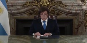 La «regla de Warren Buffet» que inspiró el grillete fiscal de Milei y el modelo Singapur