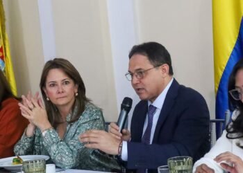 Ministros al tablero desnudan derroche en el gobierno Petro