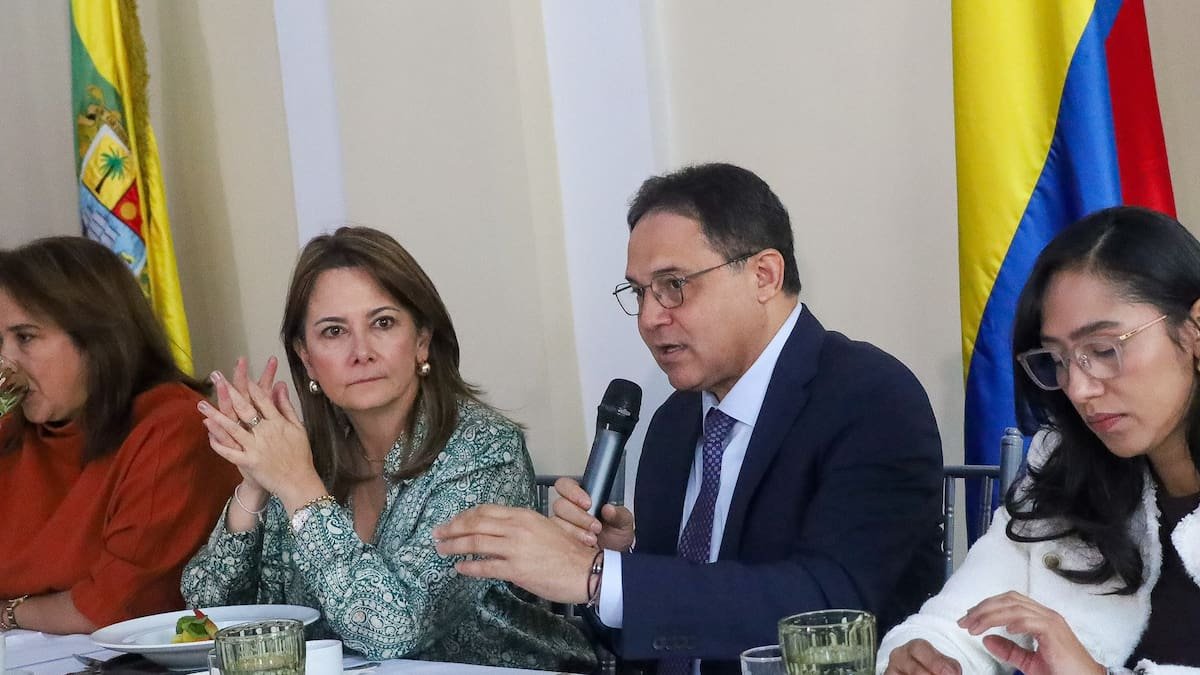 Ministros al tablero desnudan derroche en el gobierno Petro