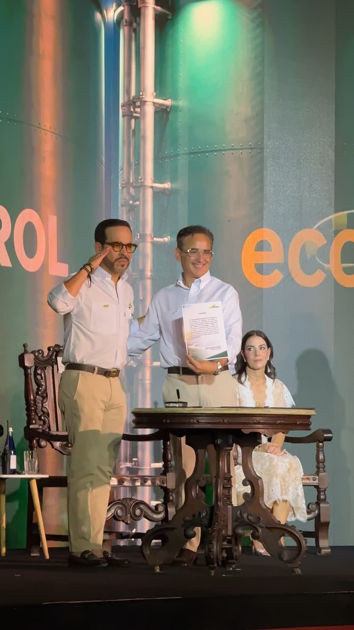 De La Espriella y Joaquín Gutiérrez en el evento de Ecopetrol de Santa Marta.