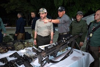 El Presidente Abelardo de la Espriella, y el ministro de Defensa,  llegaron a Santa Marta para conocer el resultado de la operación que permitió neutralizar a alias Cholo, segundo cabecilla de las Autodefensas Conquistadoras de la Sierra Nevada, y a otros seis integrantes de esta estructura criminal, además de capturar a tres más - crédito @mindefensa/X