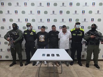 Alias ‘Téllez’, señalado enlace entre el ELN y la Estructura 36, fue capturado en Medellín junto con alias ‘Gordo’ y ‘Jaider’ - crédito Policía Nacional de Colombia