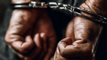 El criminal quedó en manos de las autoridades y se espera que le caiga todo el peso de la ley - crédito Imagen Ilustrativa Infobae