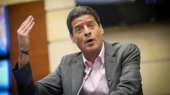 El ministro anunció denuncias relacionadas con 148 contratos que, según sus declaraciones, se habrían firmado cuatro días antes de la entrada en vigencia de la Ley de Garantías (Prensa Senado)