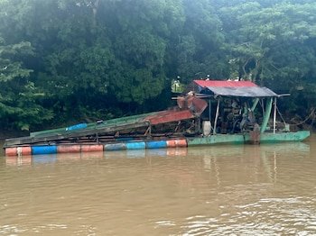 La fuerza pública inutilizó 25 Unidades Productoras Mineras, dos retroexcavadoras y 13 motores industriales - crédito prensa Armada de Colombia