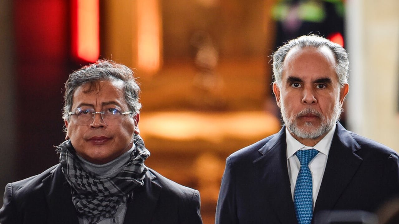 El ministro del Interior, Armando Benedetti, ha sido centro de la polémica por declaraciones sobre la reelección presidencial, mientras Gustavo Petro alertó sobre la compra de votos.